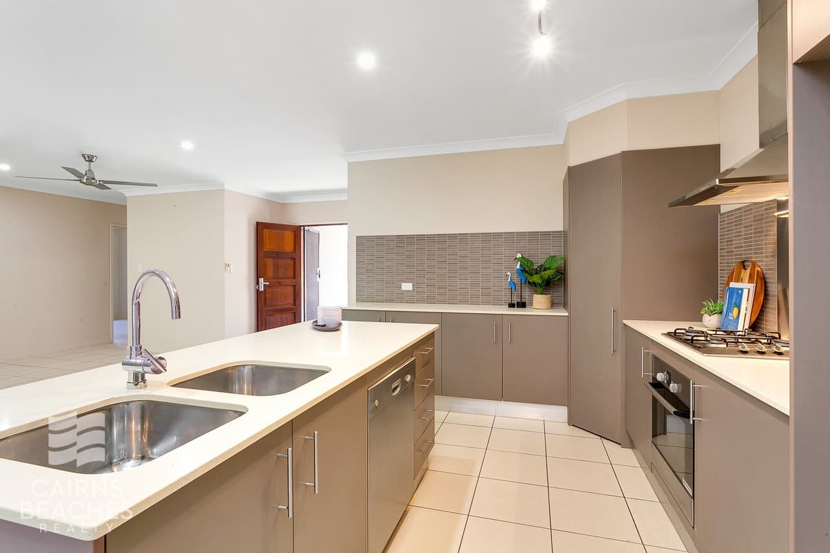 8 Savaii Close, Palm Cove - Thumbnail 4