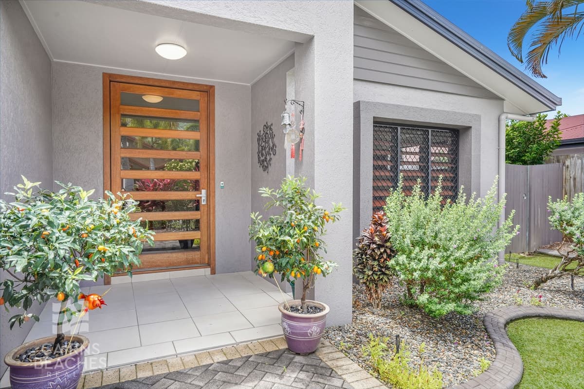 27 Tydeman Crescent, Clifton Beach - Image 1