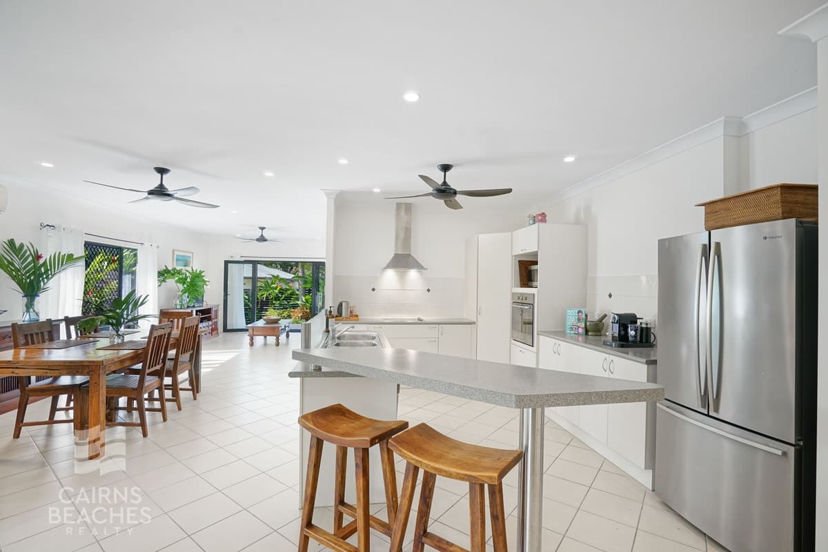 7 Tydeman Crescent, Clifton Beach - Image 1