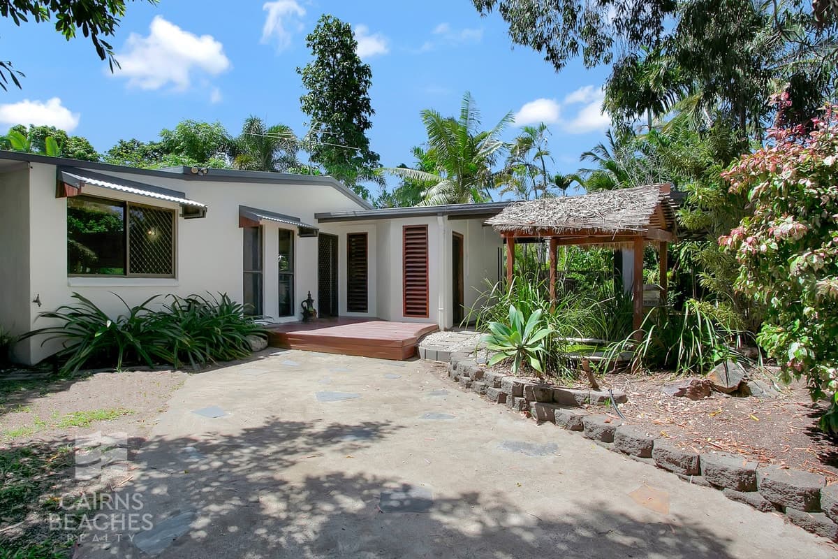 4 Saffron Close, Holloways Beach - Image 1