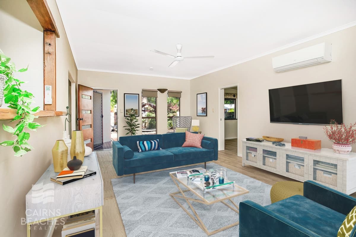 4 Saffron Close, Holloways Beach - Thumbnail 2