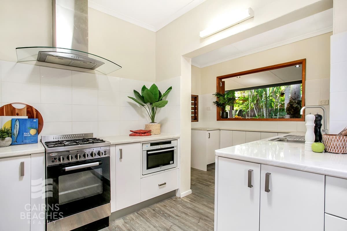 4 Saffron Close, Holloways Beach - Thumbnail 4