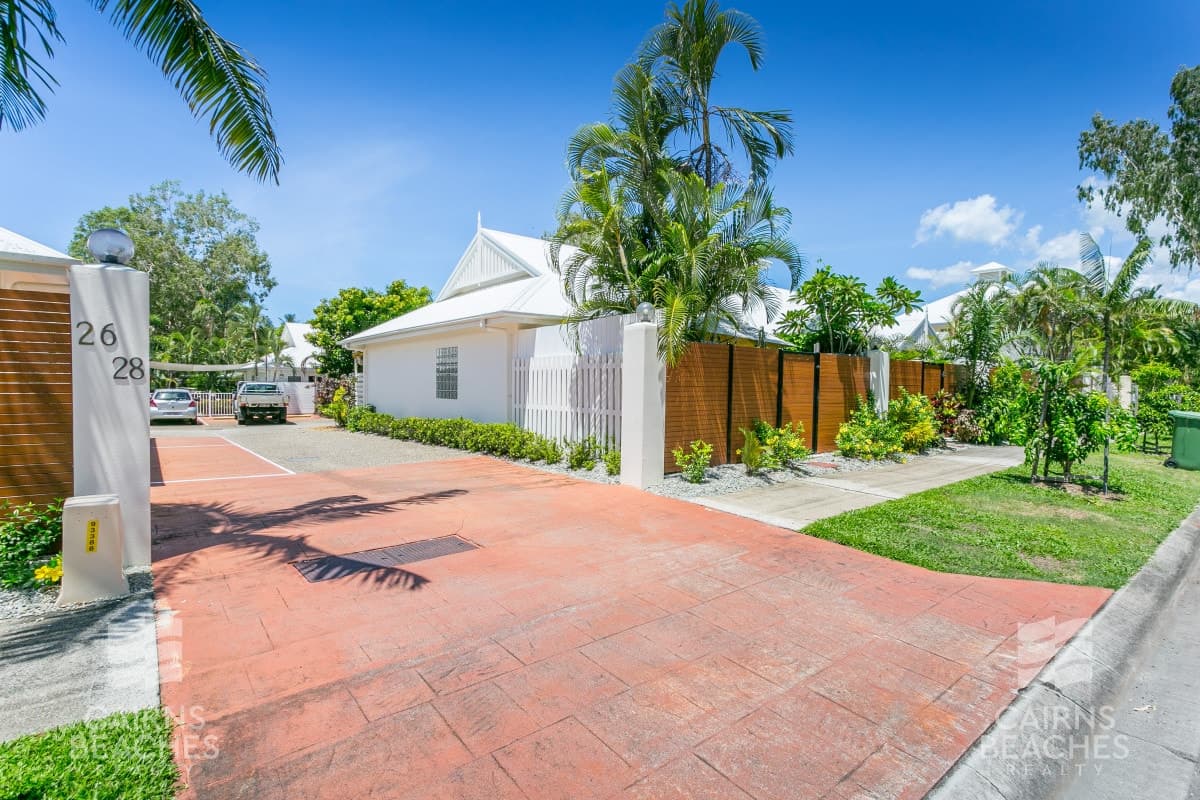5/26 Oliva Street, Palm Cove - Image 1