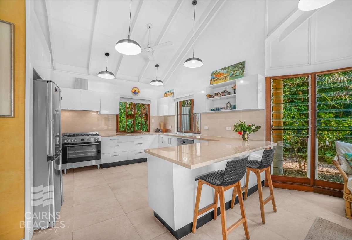 2 Eden Court, Clifton Beach - Thumbnail 2