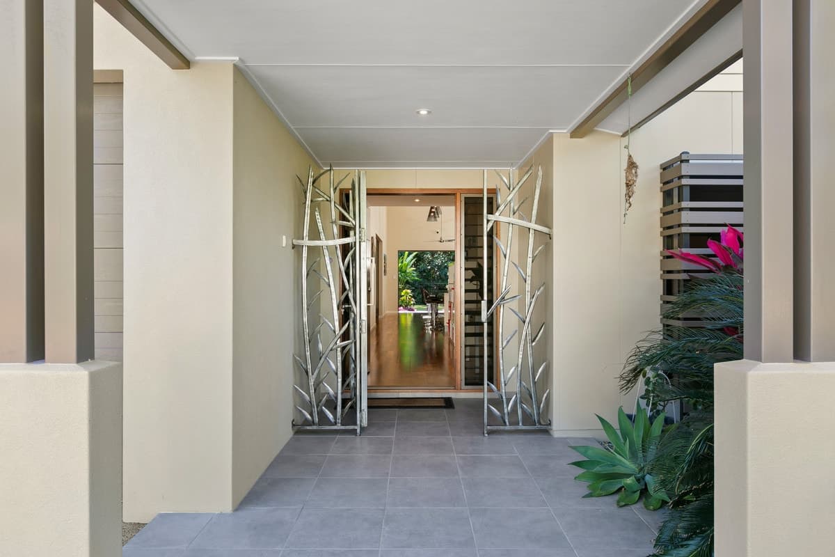 17 Litara Court, Palm Cove - Thumbnail 2