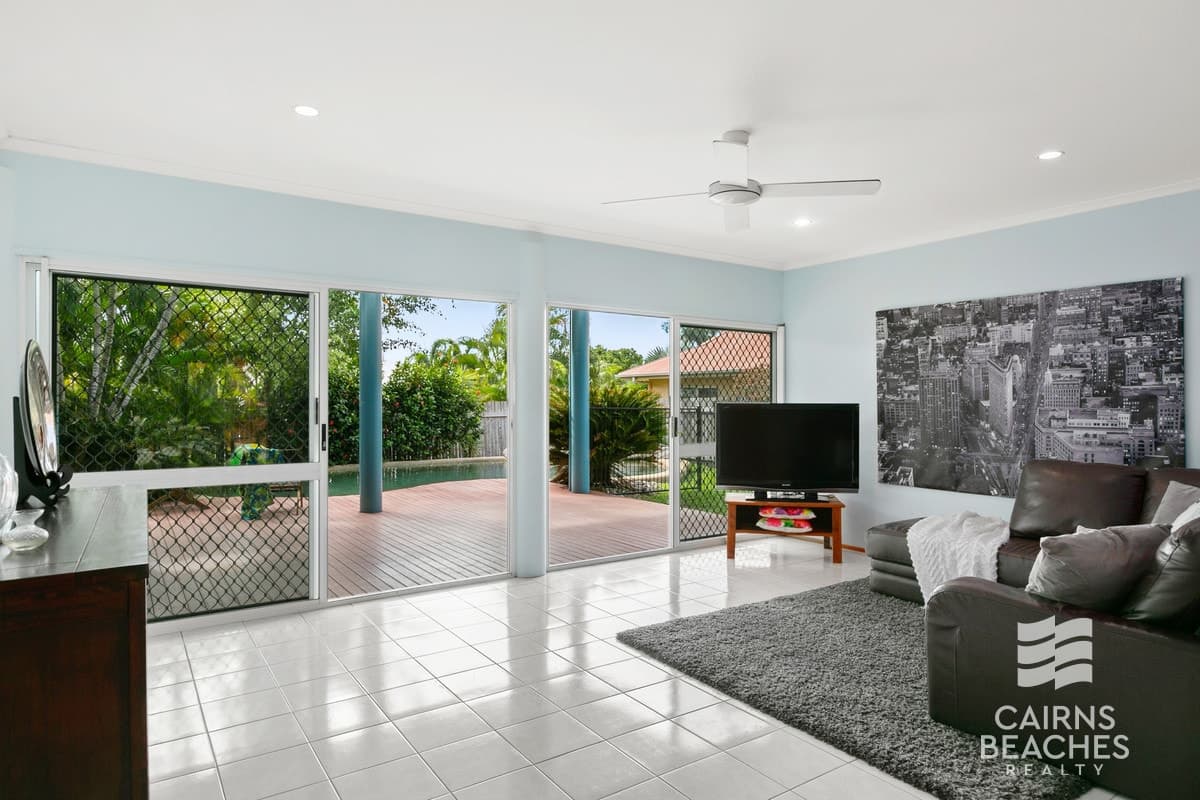 3 Spur Close, Clifton Beach - Image 1