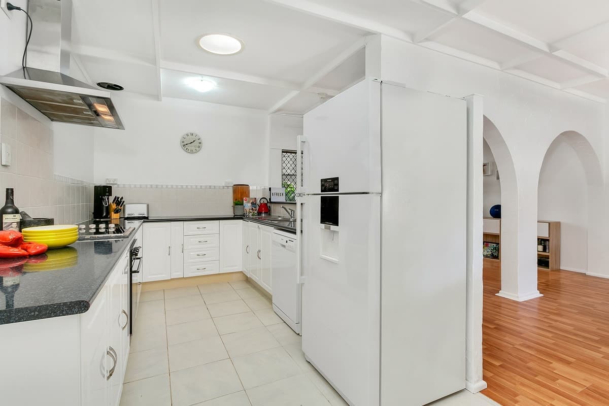 22 Baines Street, Clifton Beach - Thumbnail 3