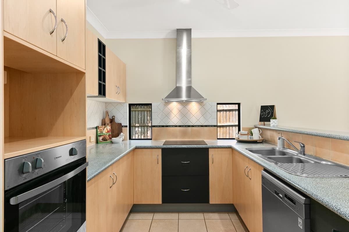 8 Moore Road, Kewarra Beach - Thumbnail 3