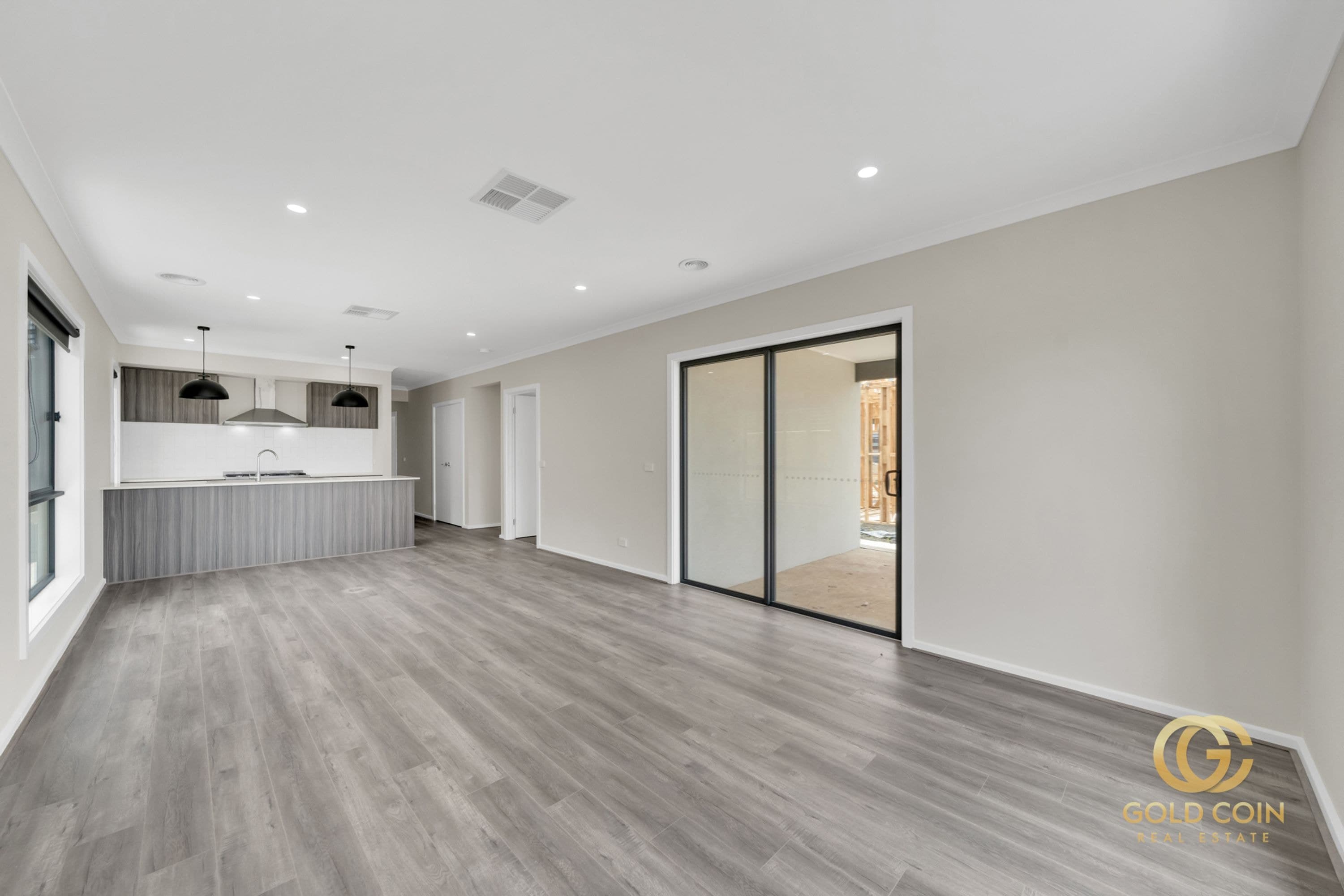 12 Clipstone Crescent, Fraser Rise - Thumbnail 6