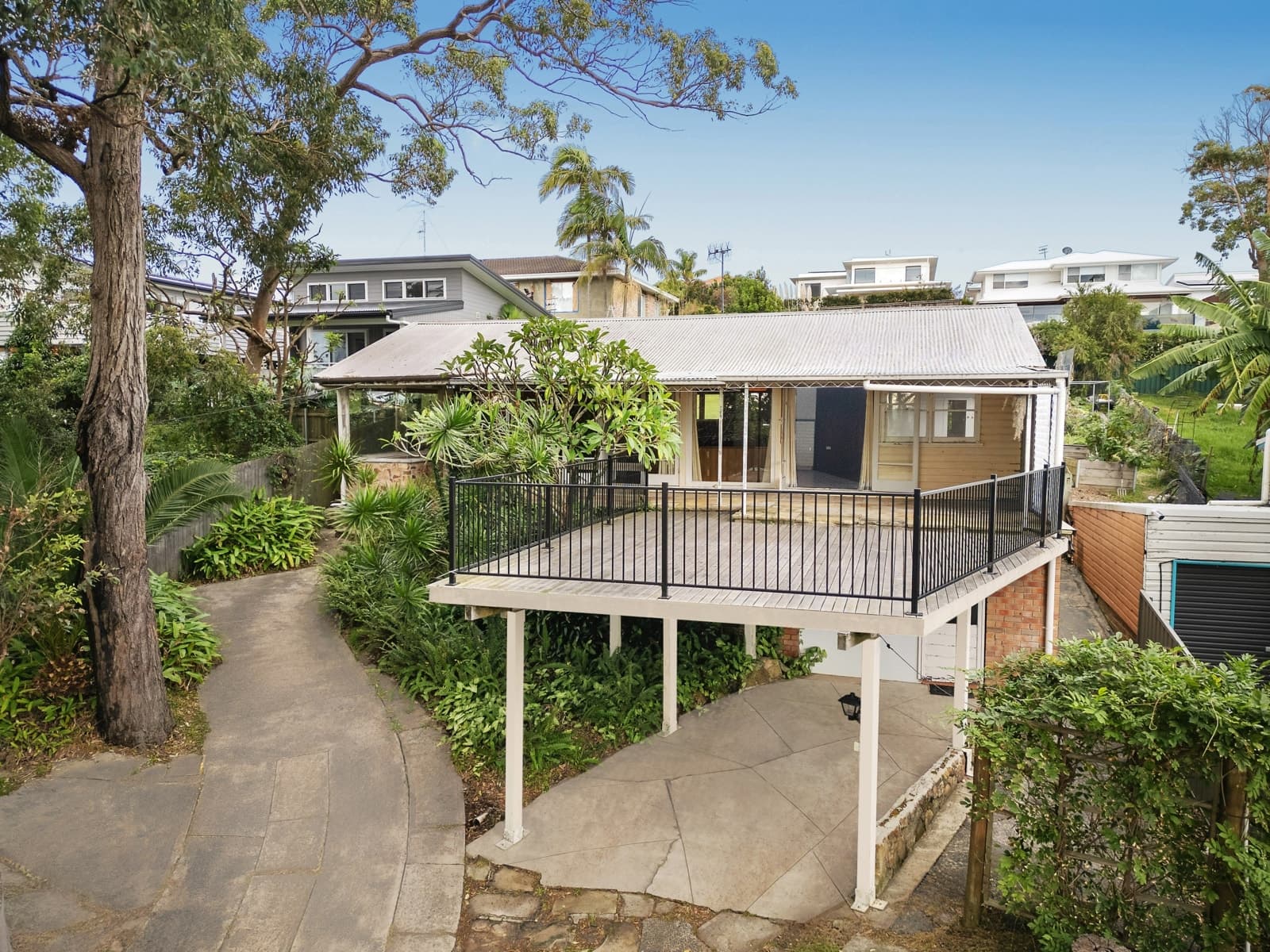 6 Hilltop Road, WAMBERAL, Wamberal - Thumbnail 2
