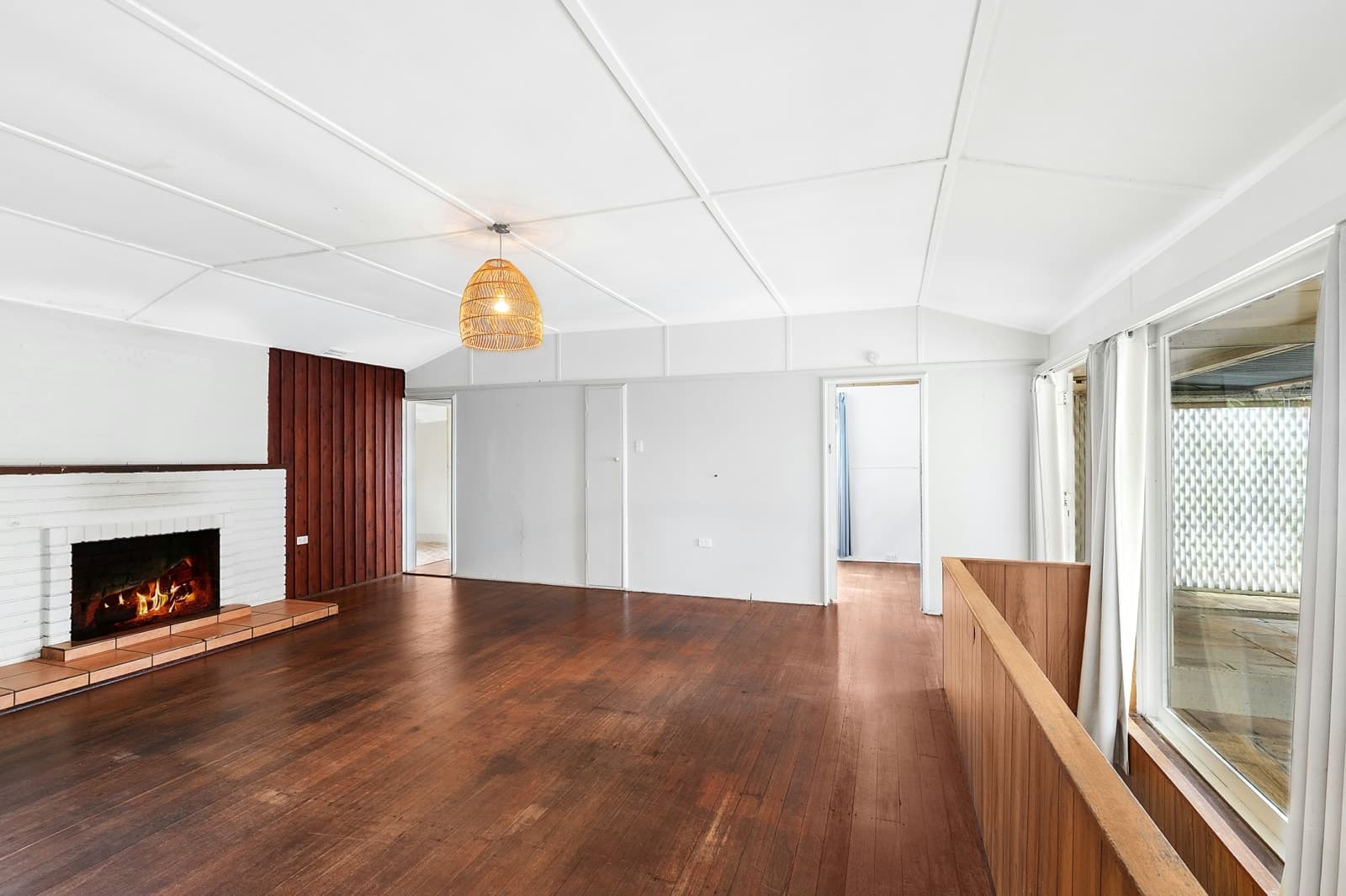 6 Hilltop Road, WAMBERAL, Wamberal - Thumbnail 3