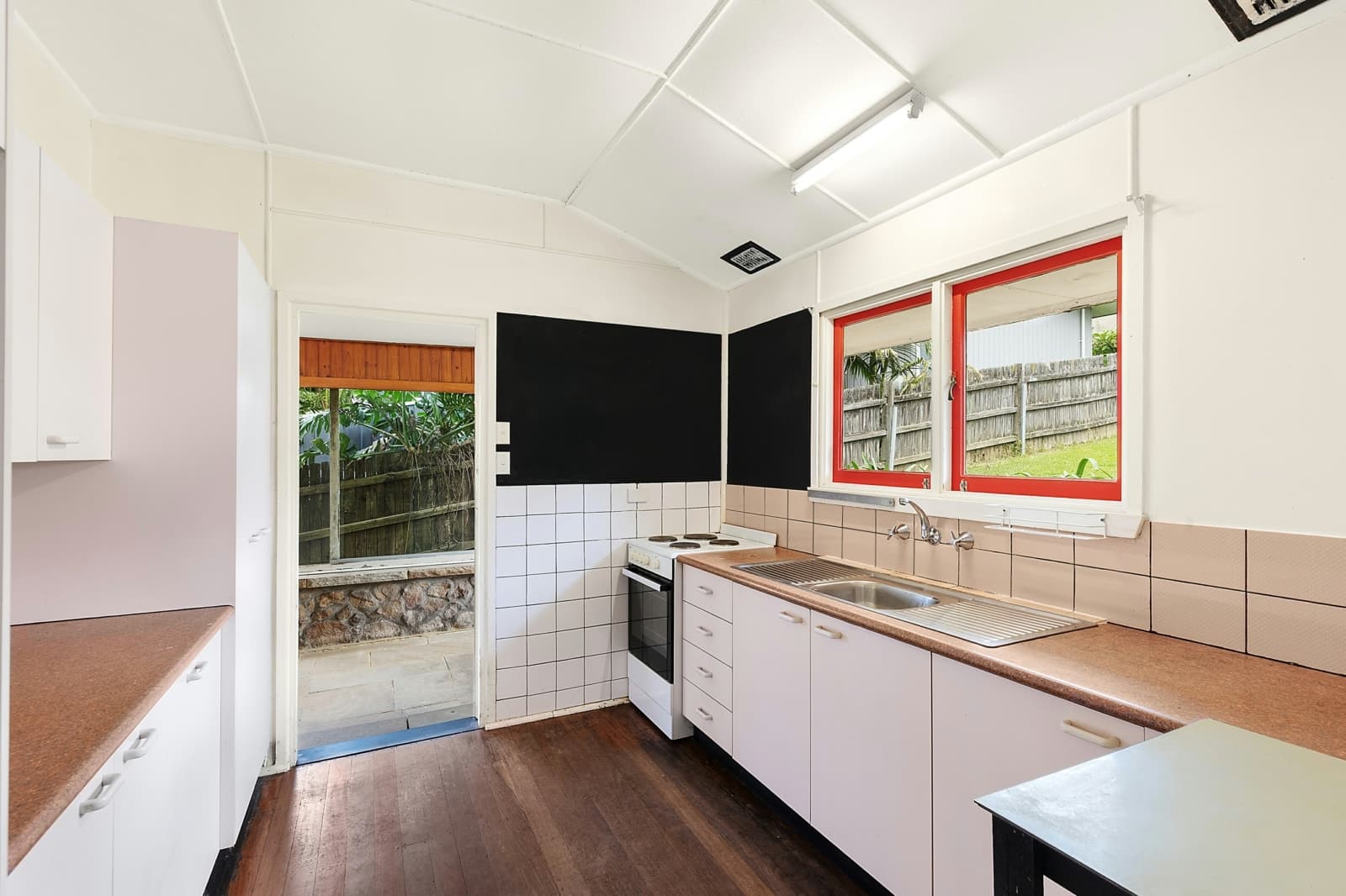6 Hilltop Road, WAMBERAL, Wamberal - Thumbnail 4