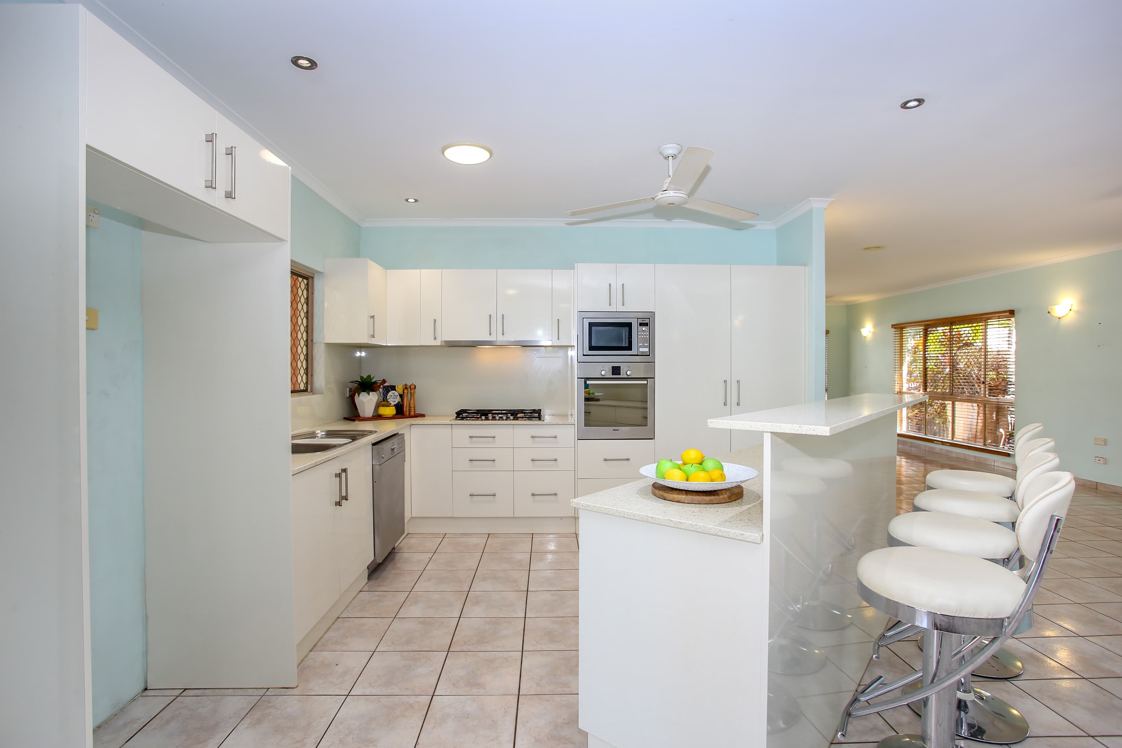 10 Cabarita Street, Kewarra Beach - Thumbnail 2