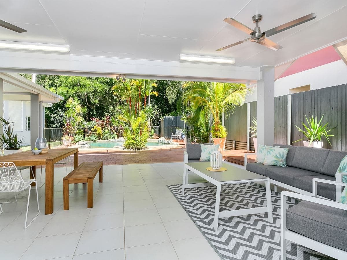 33 Bramble Street, Clifton Beach - Thumbnail 2
