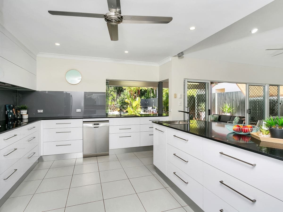 33 Bramble Street, Clifton Beach - Thumbnail 5