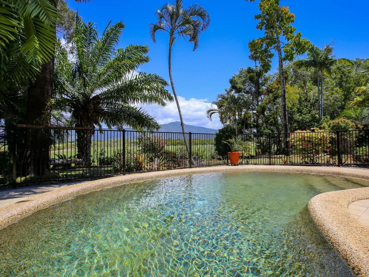 11 Margo Street, Yorkeys Knob - Thumbnail 2