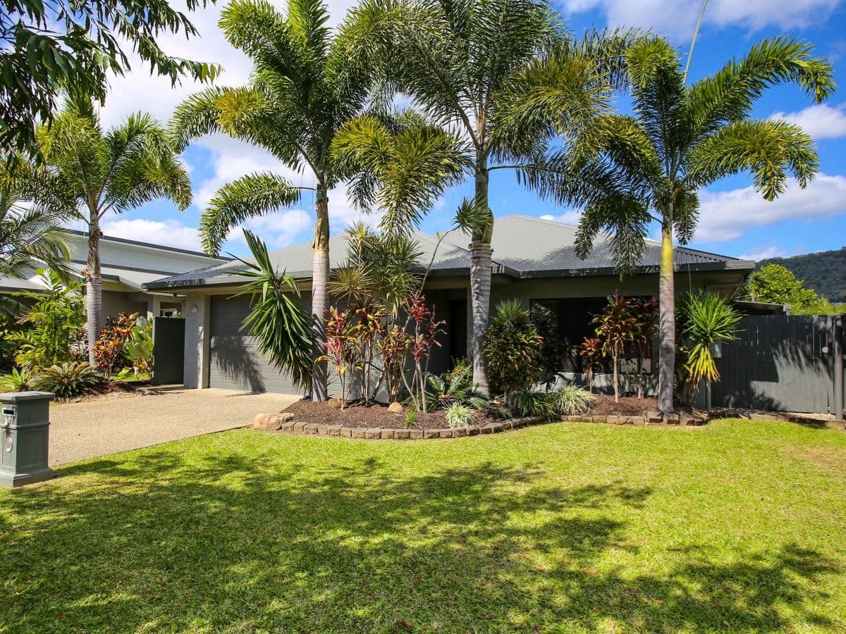 18 Hatch Close, Trinity Beach - Image 1