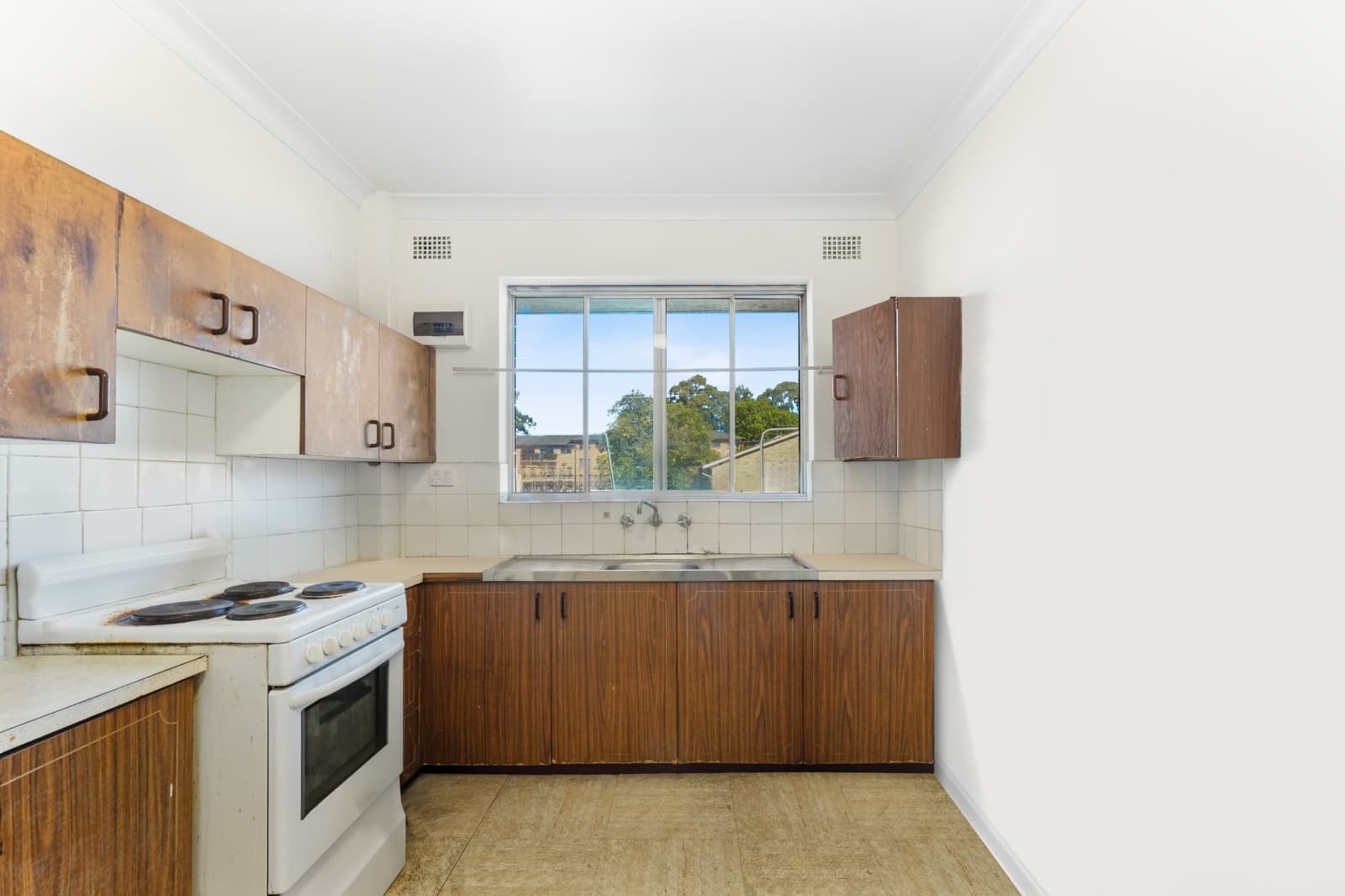 80 The Esplanade, GUILDFORD, Guildford - Thumbnail 2