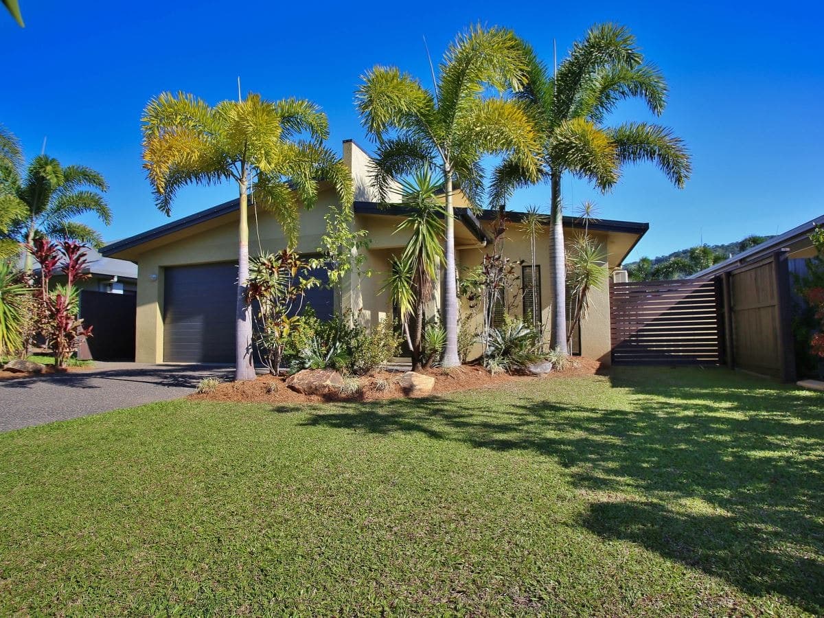 16 Hatch Close, Trinity Beach - Image 1