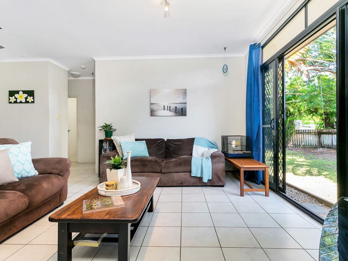 1/6 Hickory St, Holloways Beach - Thumbnail 3