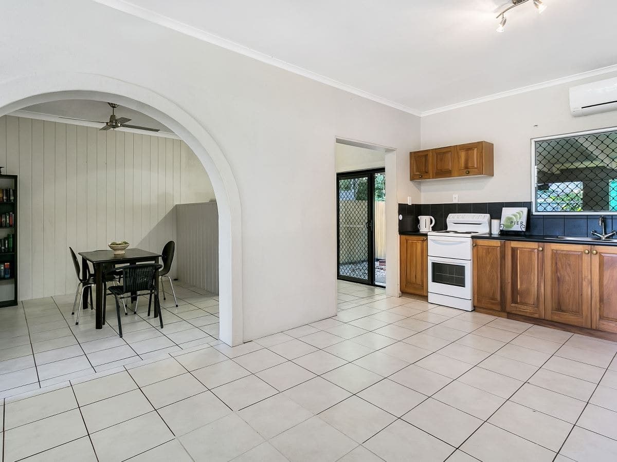 1/6 Hickory St, Holloways Beach - Thumbnail 4