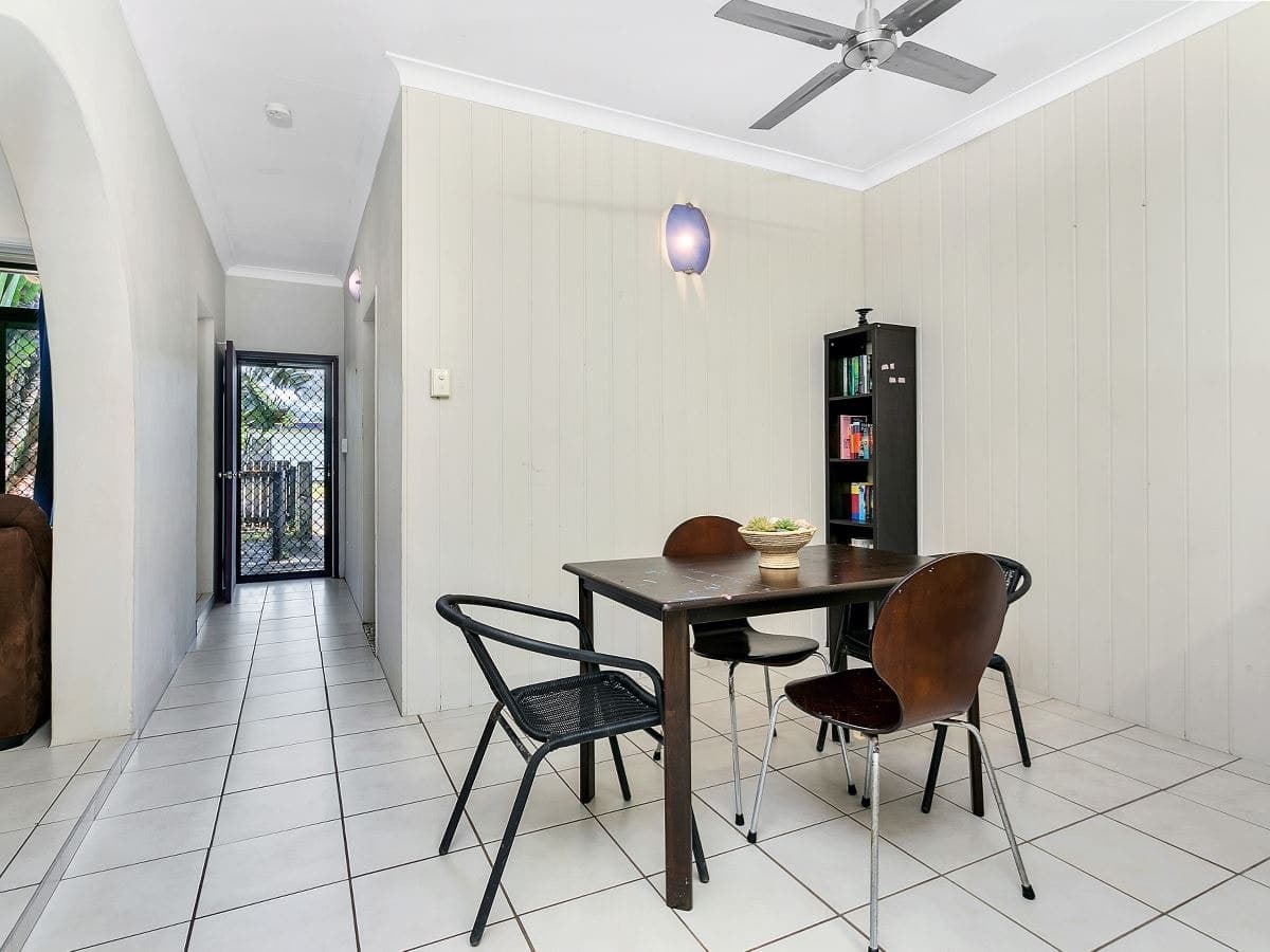 1/6 Hickory St, Holloways Beach - Thumbnail 5