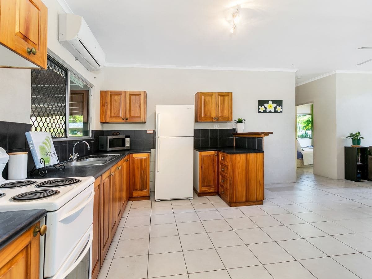 1/6 Hickory St, Holloways Beach - Thumbnail 6