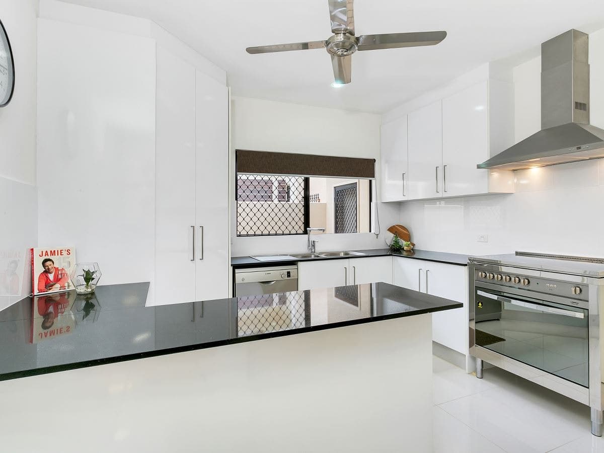 13 Sennfeld Close, Palm Cove - Thumbnail 4