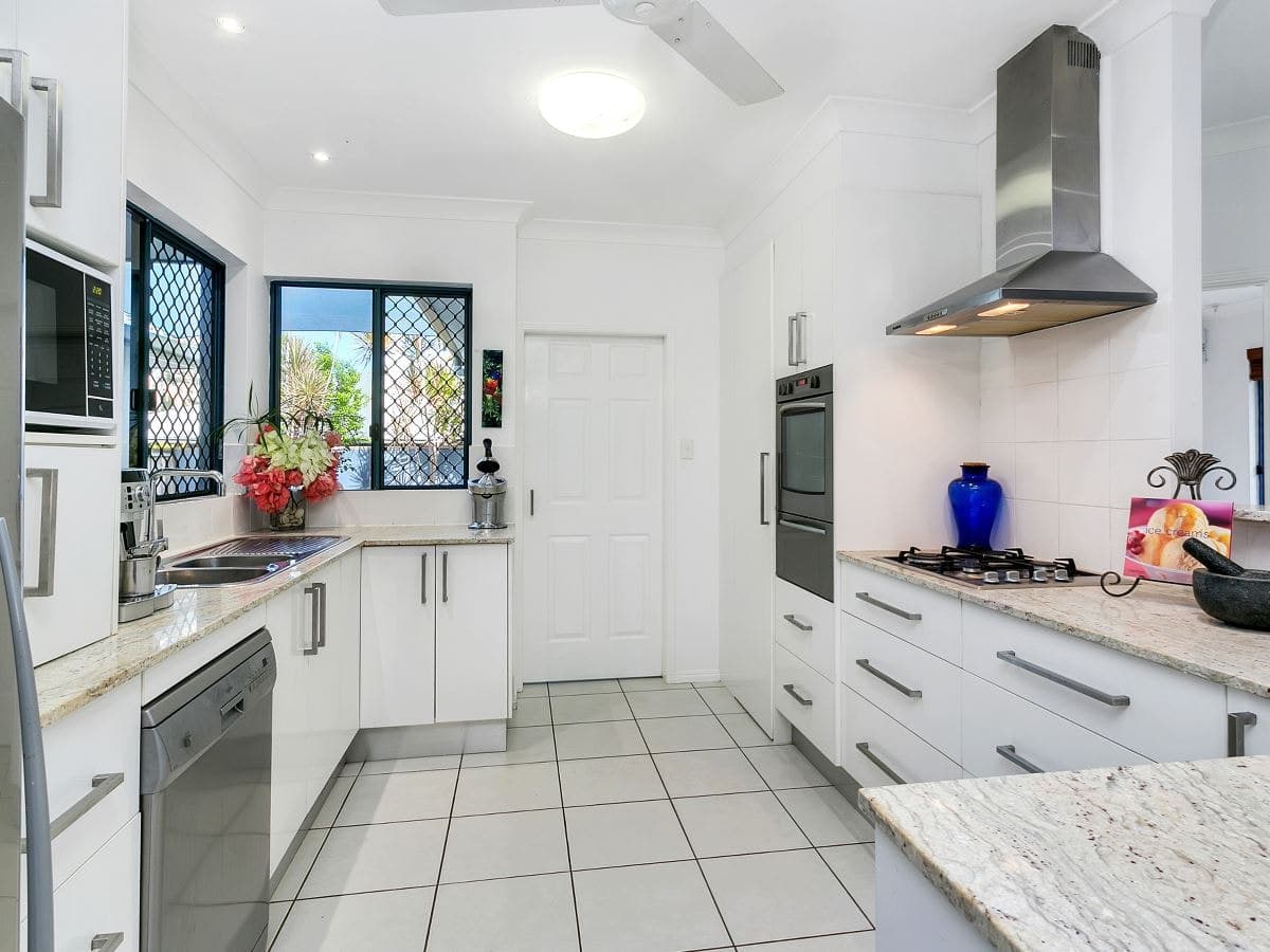 15 Sago Close, Palm Cove - Thumbnail 2