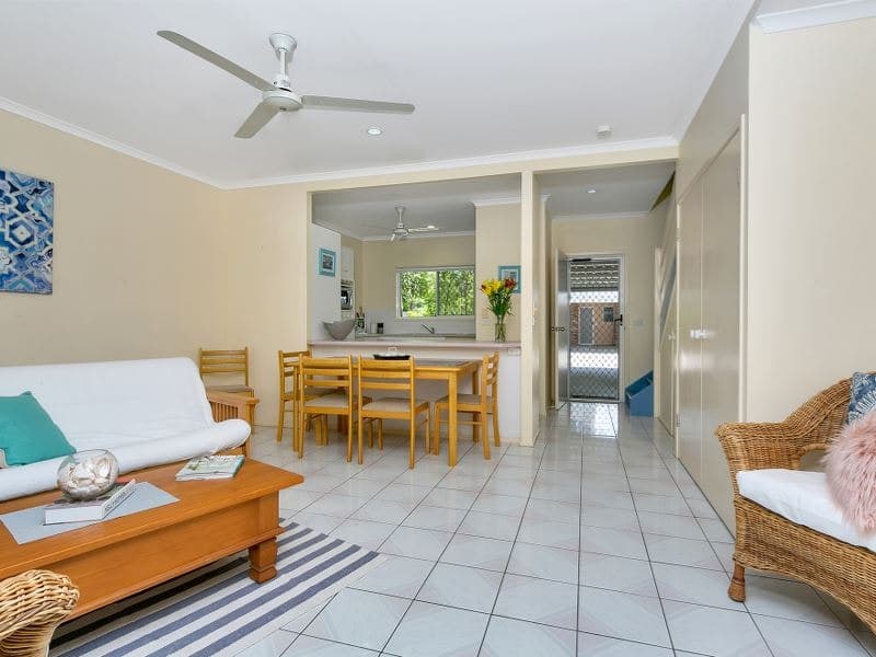 6/77-79 Moore Street, Trinity Beach - Thumbnail 2