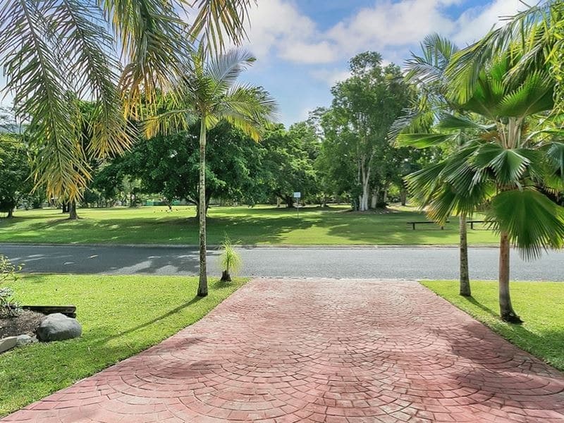 13 Saxon Street, Clifton Beach - Thumbnail 2