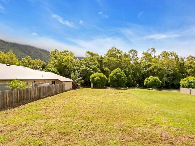 9 Silver Crescent, Palm Cove - Image 1