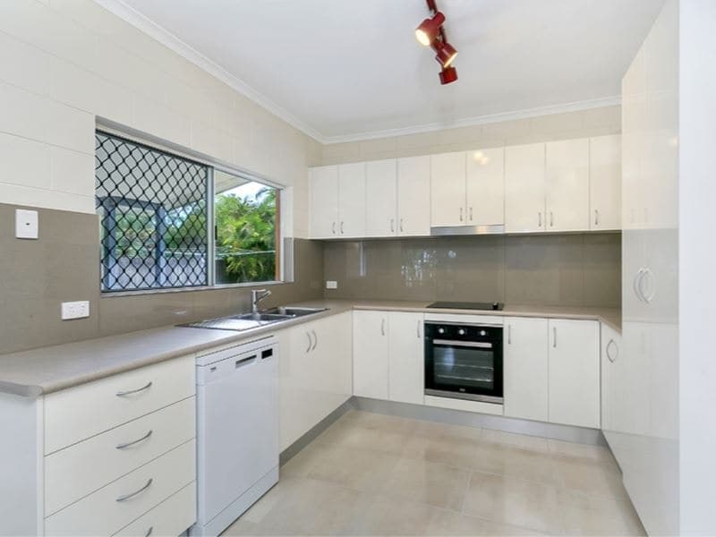 12 Limpet Close, Trinity Beach - Image 1