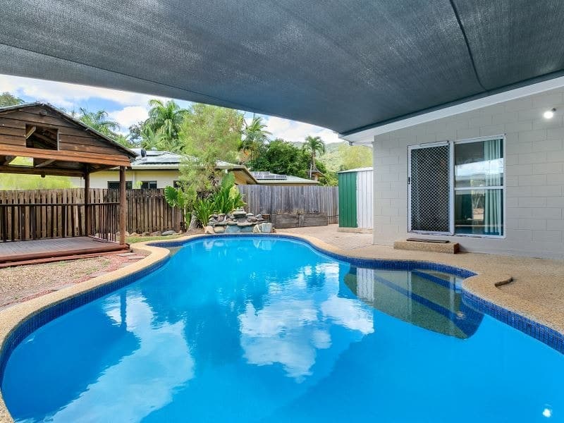 6 County Close, Smithfield - Image 1