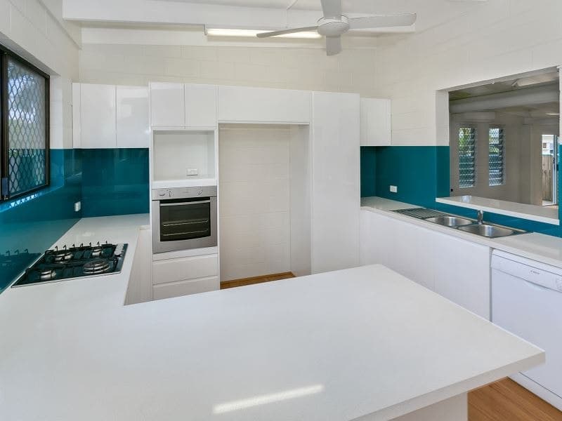 6 County Close, Smithfield - Thumbnail 2