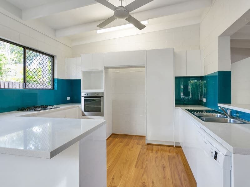 6 County Close, Smithfield - Thumbnail 5