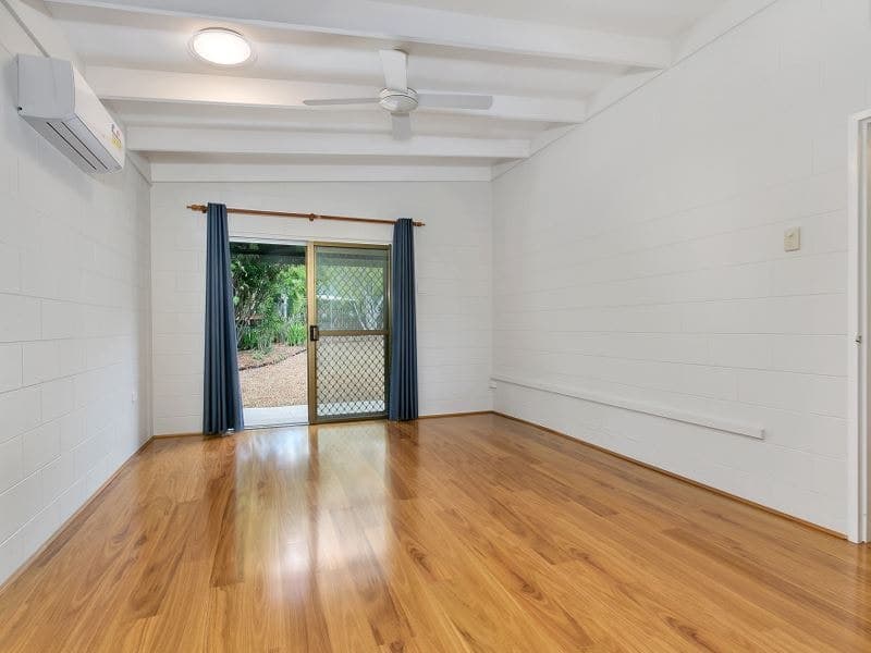 6 County Close, Smithfield - Thumbnail 7
