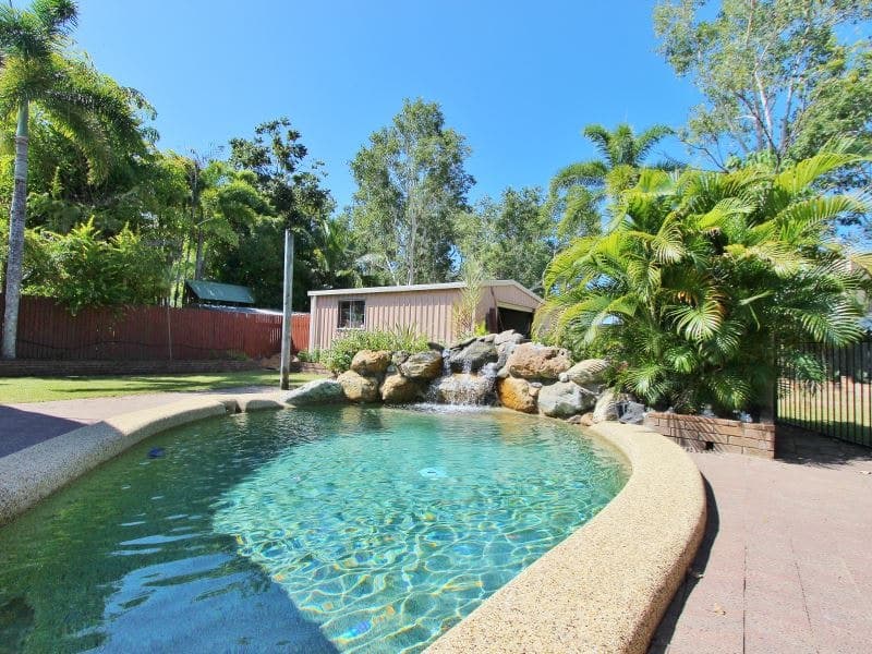 18 Queenscliff Close, Kewarra Beach - Image 1