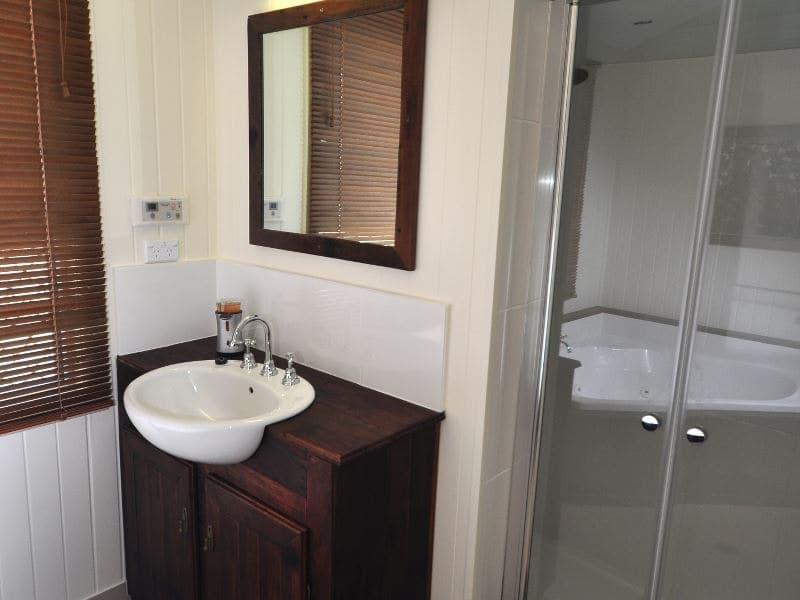 199 Buchan Street, Bungalow - Thumbnail 4