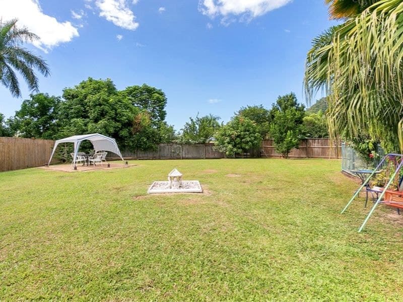 10 Wau Close, Trinity Beach - Thumbnail 2