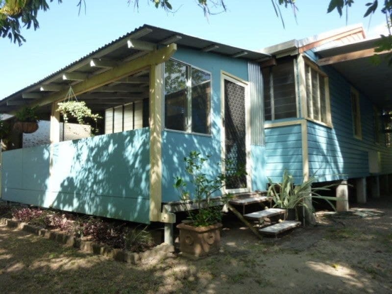 39 Saw Street, Machans Beach - Thumbnail 2