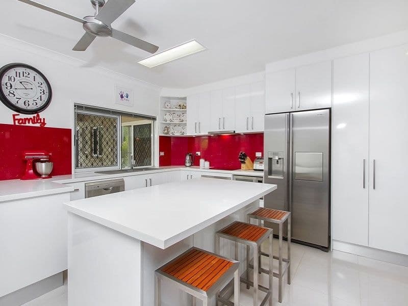 6 Pellowe Street, Clifton Beach - Thumbnail 2