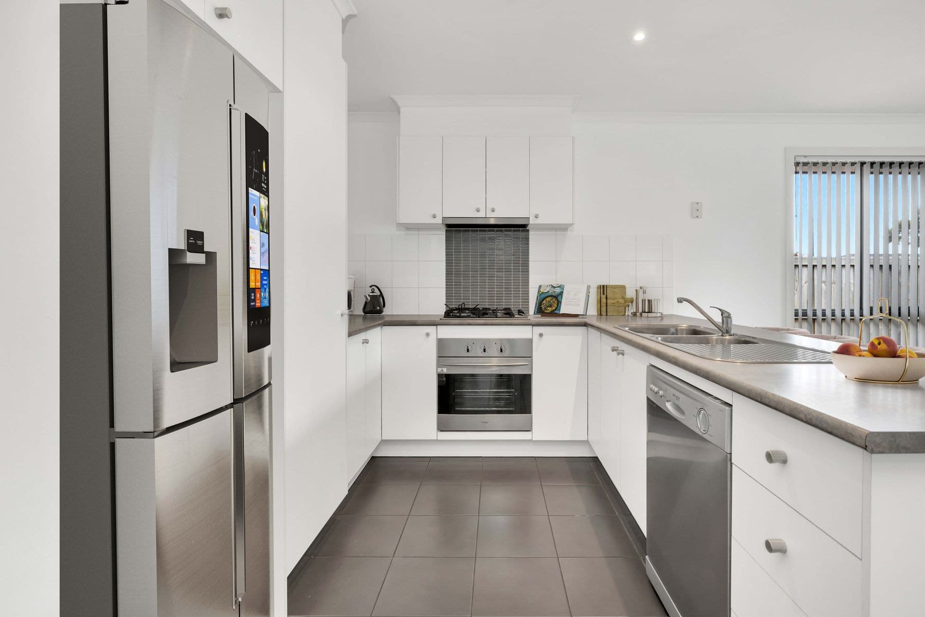 14 Alice Way, Tarneit VIC 3029, Tarneit - Thumbnail 2