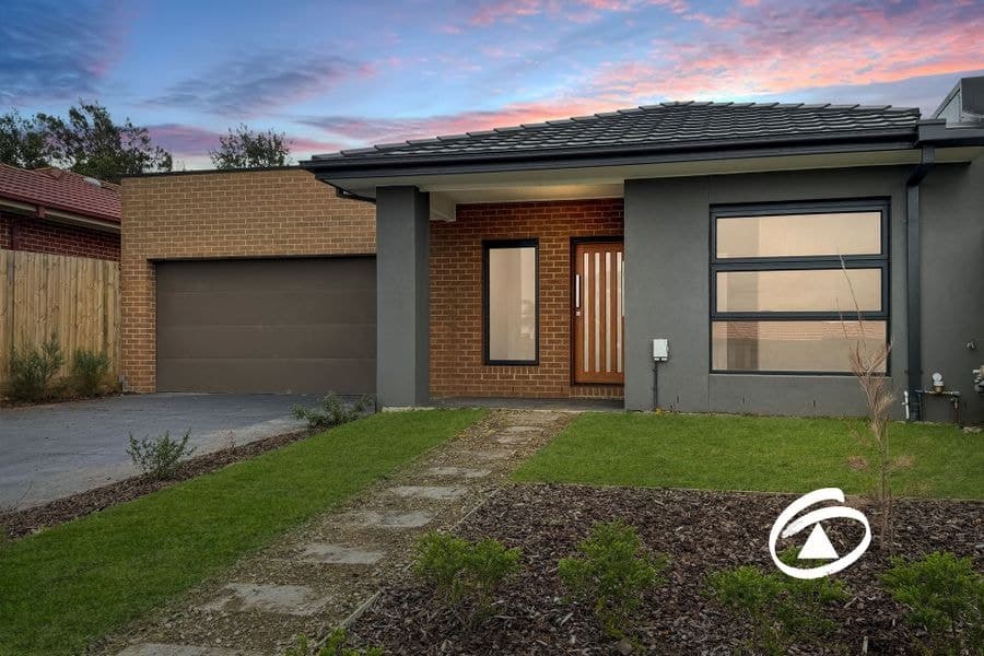 18 Karoonda Way, Hampton Park VIC 3976, Hampton Park - Image 1