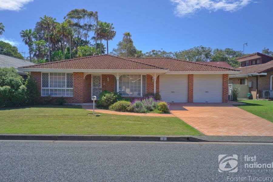 7 Lachlan Avenue, Tuncurry NSW 2428, Tuncurry - Image 1