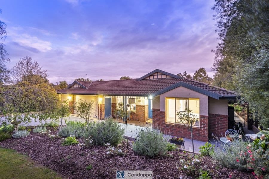 24 Robin Hood Way, Drouin VIC 3818, Drouin - Image 1