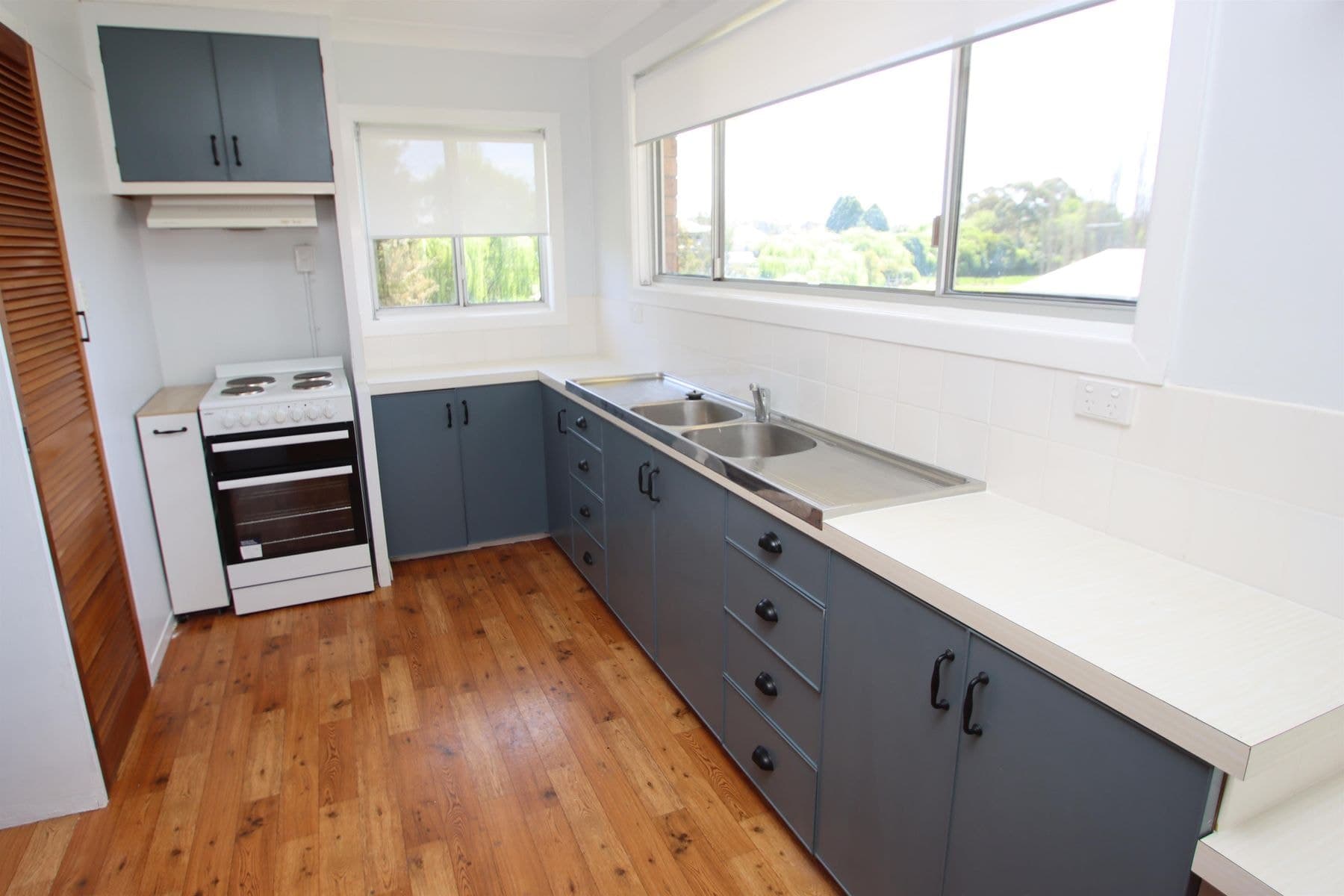 168 - 170 Logan Street, Tenterfield NSW 2372, Tenterfield - Thumbnail 6