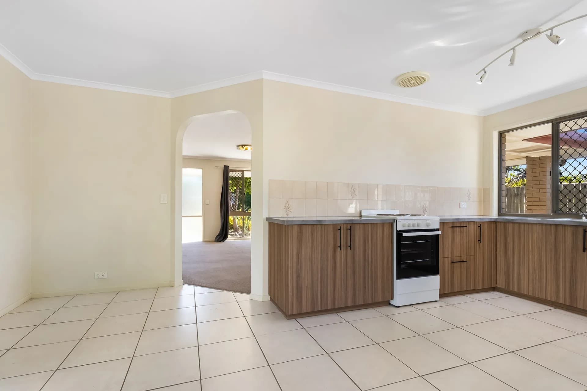 11 Saint Quentin Road, Petrie, QLD, Petrie - Thumbnail 3