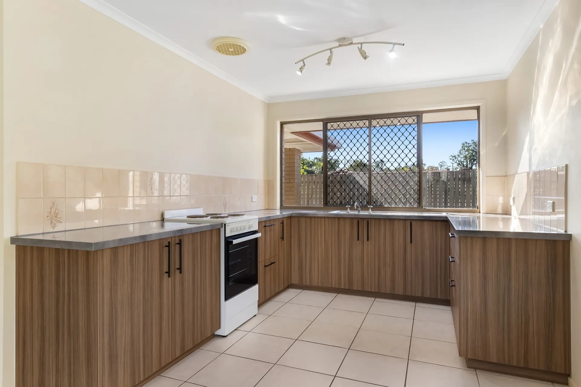 11 Saint Quentin Road, Petrie, QLD, Petrie - Thumbnail 4