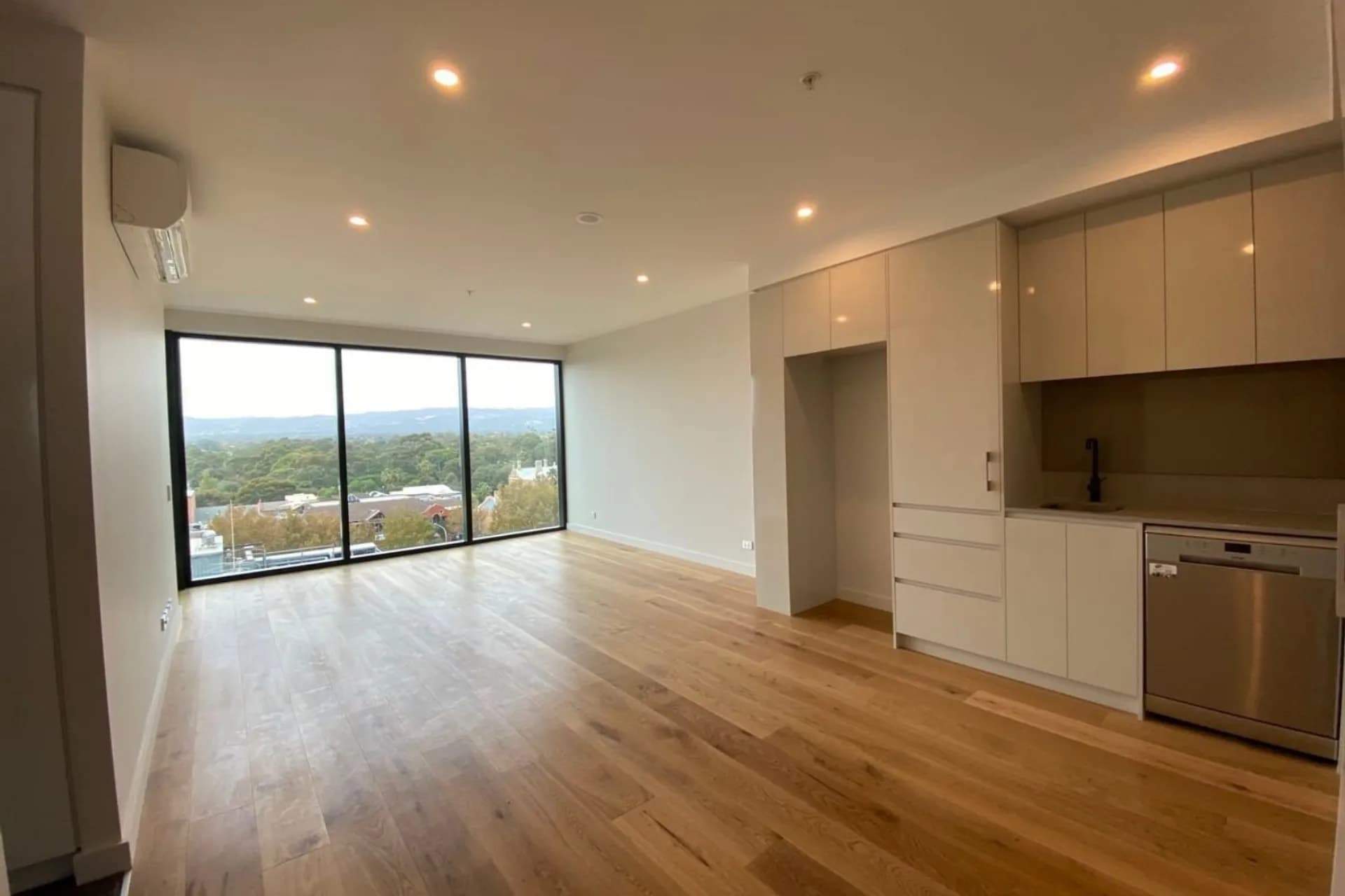Unit 508/297 Pirie  Street, Adelaide, SA, Adelaide - Thumbnail 2